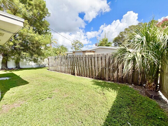 Building Photo - Roppo (561 SWB)