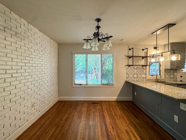 Building Photo - Charming 2 Bed 1.5 Bath Home in Haymount