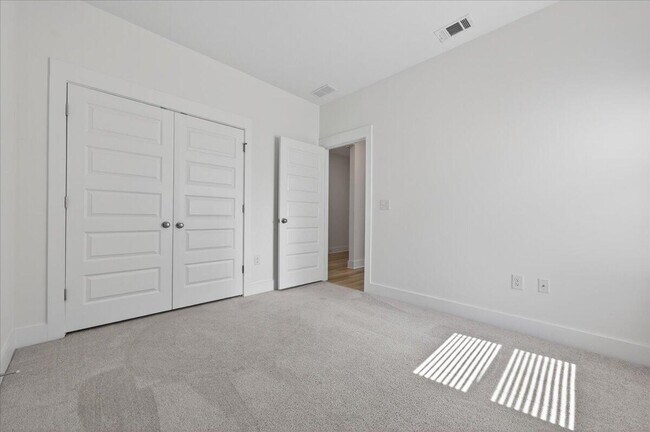 Building Photo - 210 Lyla Ln