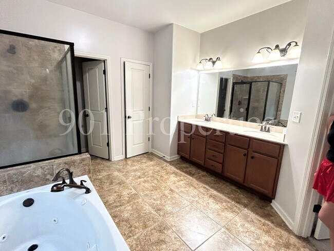 Building Photo - 14383 Buttercup Dr