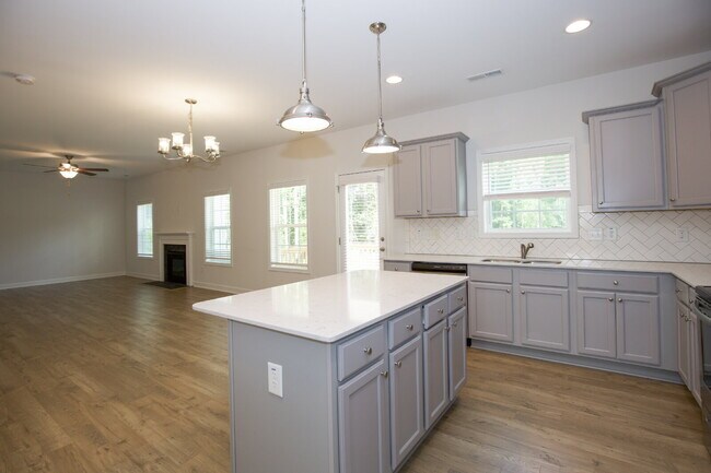 Building Photo - 1170 Camellia Dr