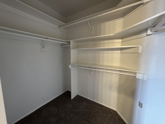 Building Photo - Olive Square 2 Bedroom Townhouse