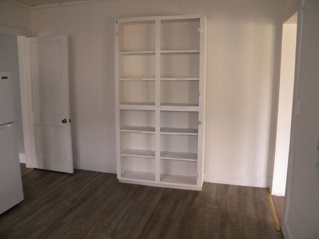 Building Photo - 1014 NE 8th Ave