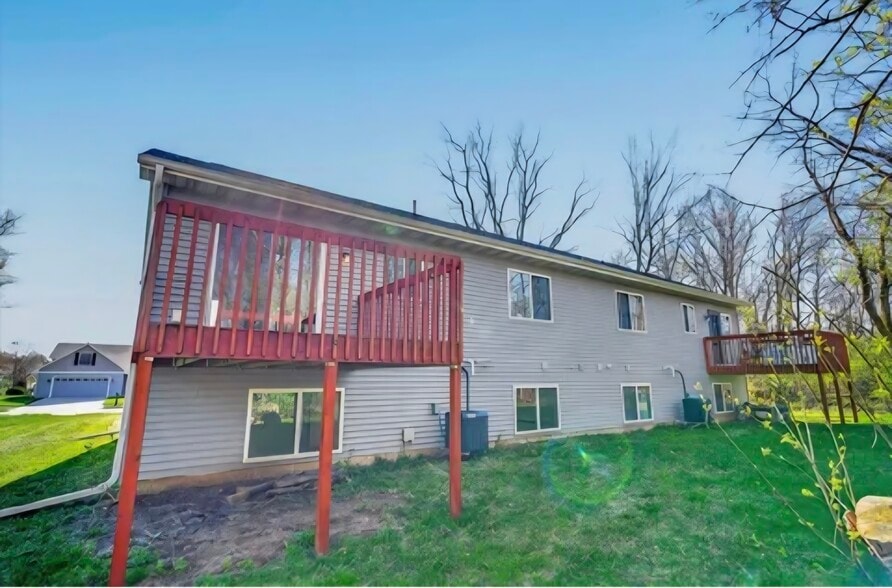 Building Photo - 823 Thompson Dr