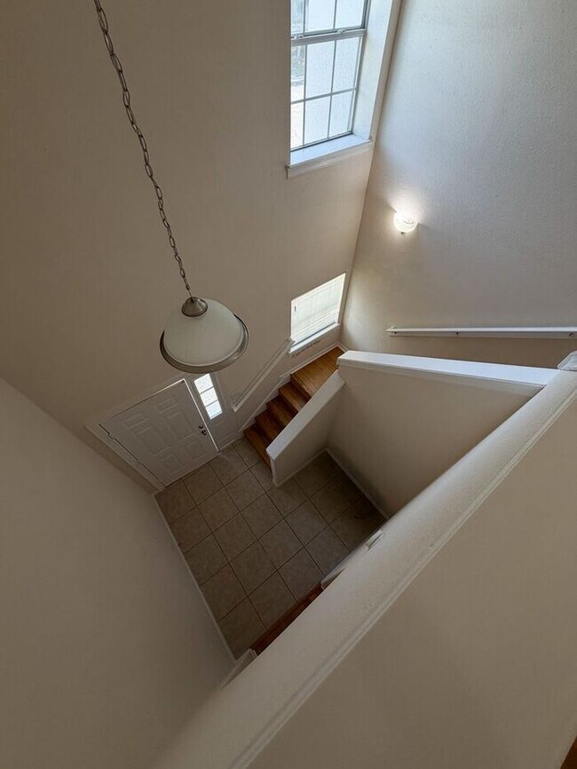Building Photo - Beautifully Updated 3-Bedroom Townhouse in Kissimmee – Gated Community with Pool
