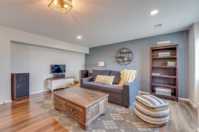 Building Photo - Stunning 4 Bed, 3 1/2 Bath House in Severance!