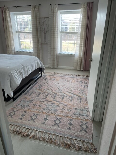 Ceiling fan in bedroom. 13' by 13' - 3131 Southwest Fwy