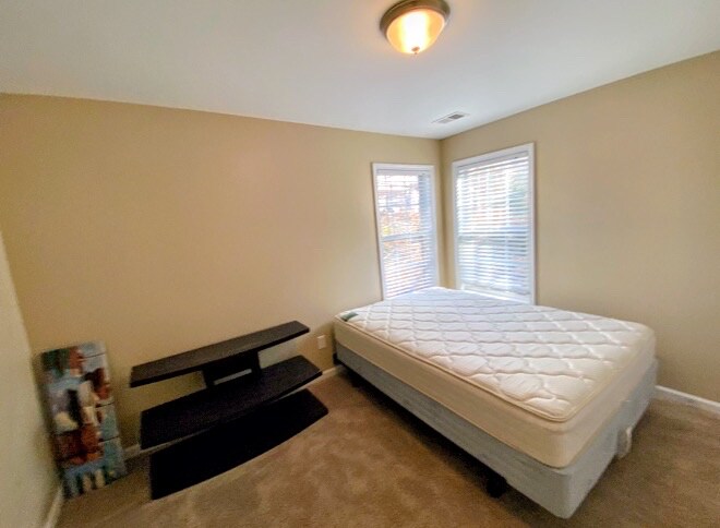 Building Photo - Room in House on Wilkie Way NW