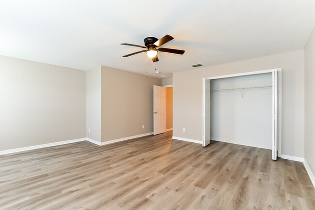 Building Photo - 1382 Karok St