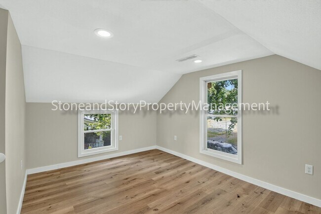 Building Photo - 414 NE Grattan St