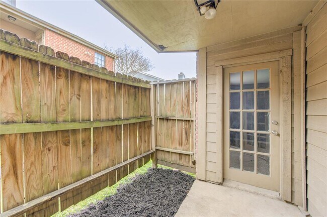 Building Photo - 12500 Sandpiper Dr