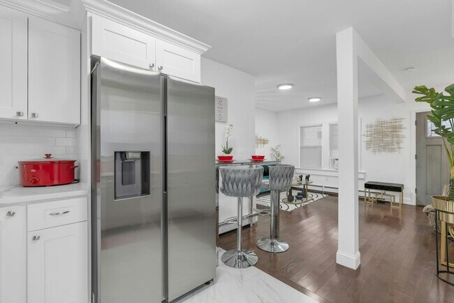 Building Photo - 196 2nd St