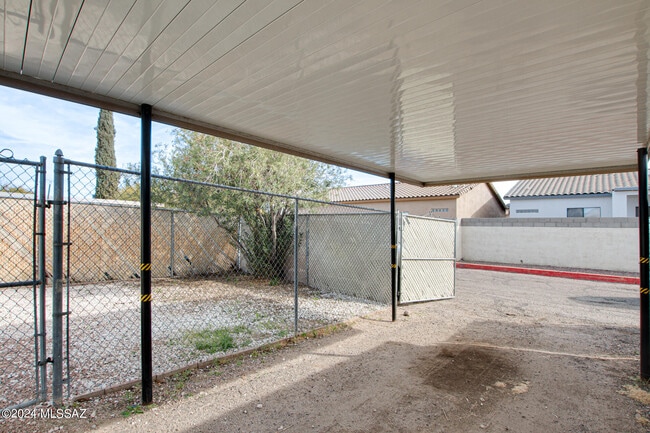Building Photo - 7455 E Desert Spring Dr