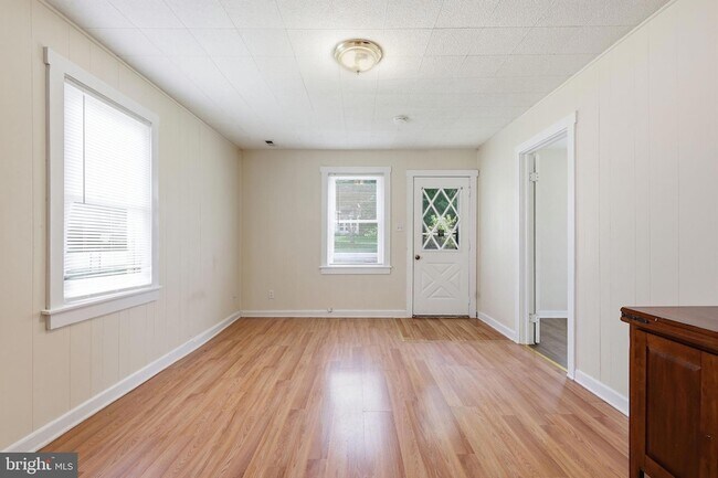 Building Photo - 9246 Prospect Ave