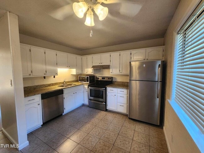 Building Photo - 1552 Colony Park Dr