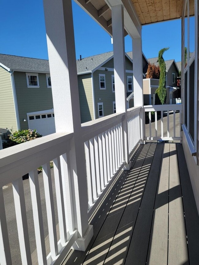 Building Photo - 2 Bedroom Townhome in Beautiful Poulsbo Place