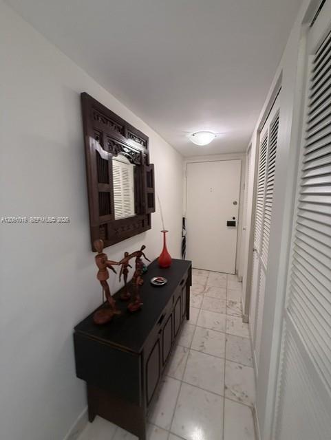 Building Photo - 1440 Brickell Bay Dr