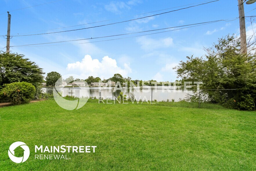 Building Photo - 2432 Country Trail Dr
