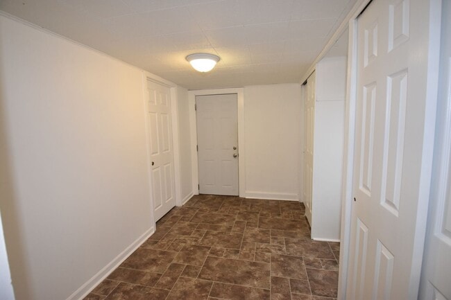 Building Photo - 2 Bedroom Home For Rent Fortville IN