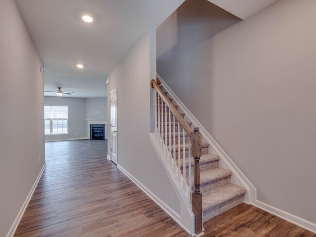 Building Photo - Stunning 2022 Build in Lexington!