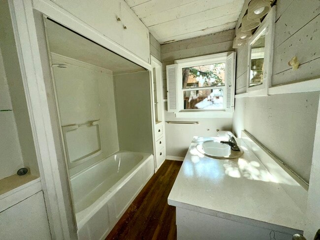 Building Photo - 3012 22nd St
