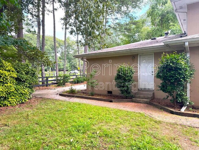 Building Photo - 5338 Roberts Dr