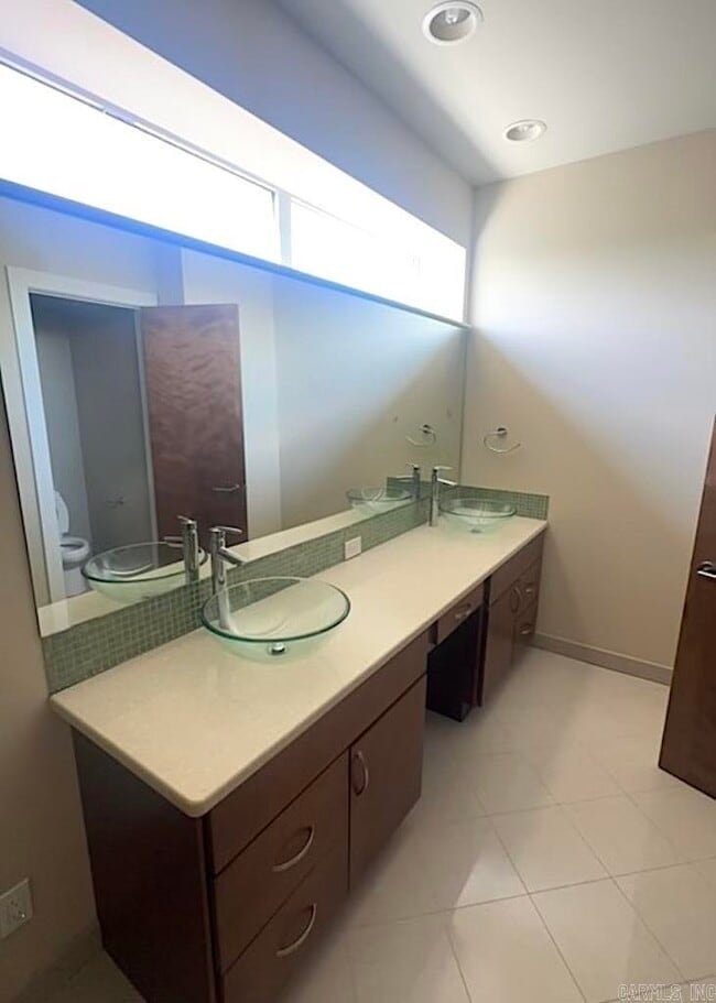 Building Photo - 110 Vertical Lofts Dr