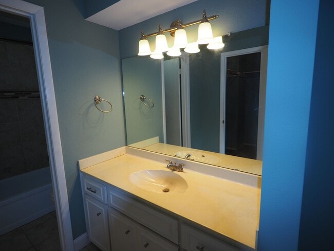 Building Photo - Amazing Austin condo!