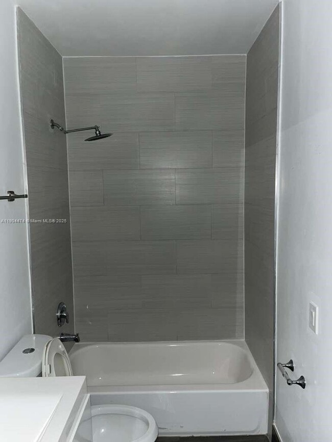 Building Photo - 5067 SE Mariner Garden Cir