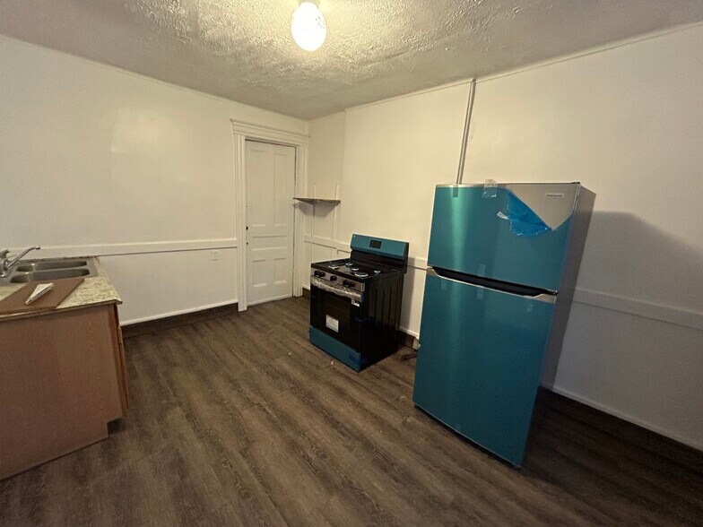 Building Photo - 78 Tacoma St