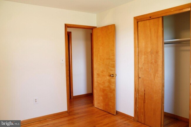 Building Photo - 481 Riffey Ln