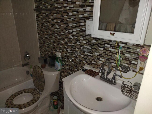 Building Photo - 11 Mill St