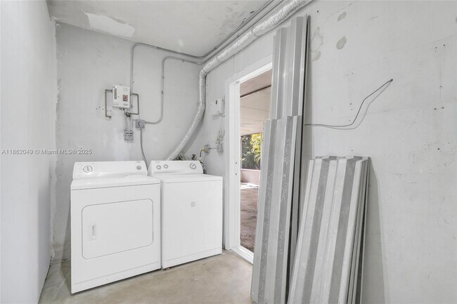 Building Photo - 9250 SW 31st Terrace
