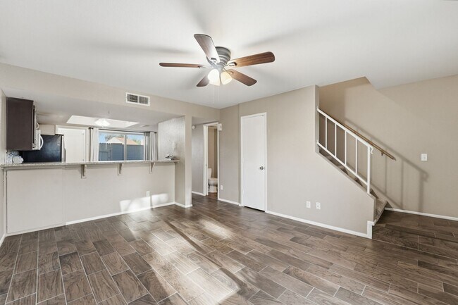 Building Photo - Beautifully maintained 3-bedroom, 2.5-bath Condo in the heart of Phoenix!