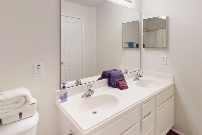 Building Photo - 174 Queenscliff Ct