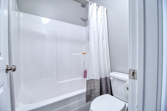 Building Photo - 8636 N Cypress Alley