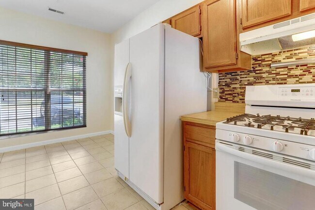 Building Photo - 7170 Westfield Ct