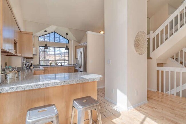 Building Photo - Online for roommate application ONLY