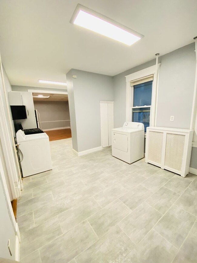 Building Photo - 337 Winthrop Ave