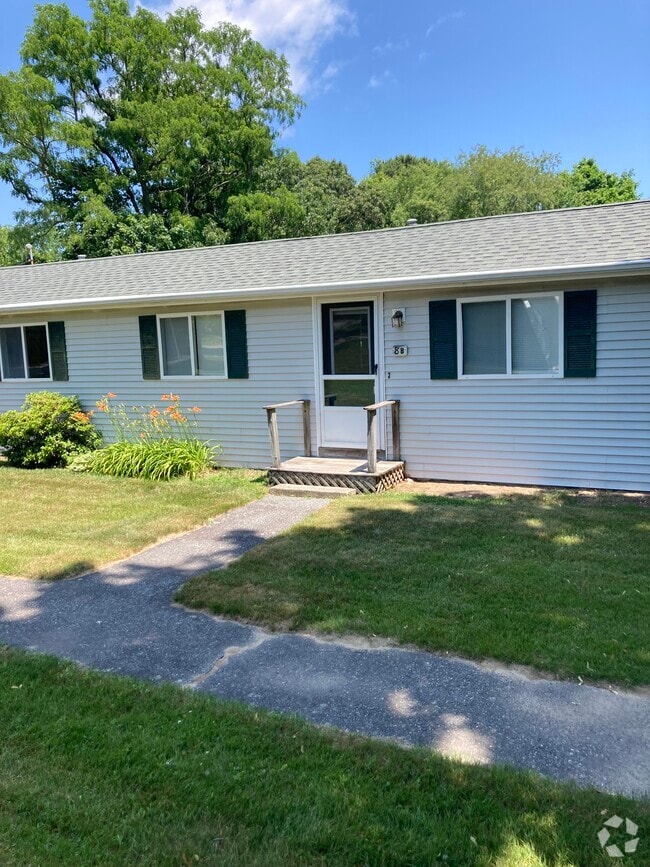 Building Photo - 8 Regency Dr