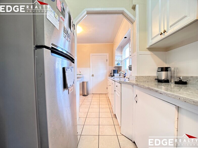 Building Photo - 1 Glenley Ter