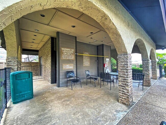 Building Photo - 5757 E University Blvd