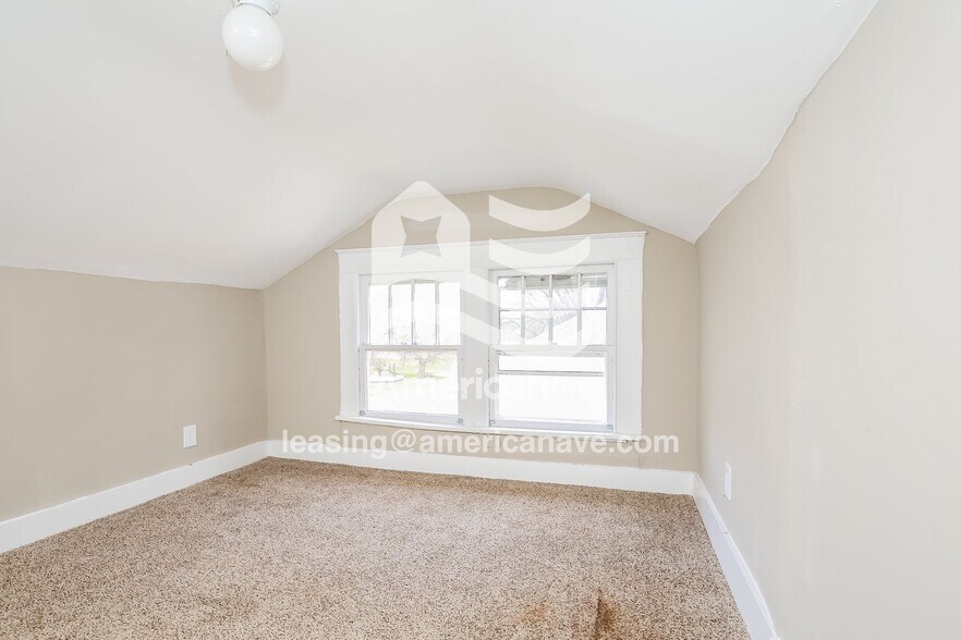 Building Photo - 316 N Regan St