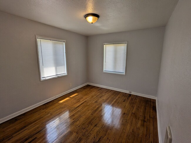 Building Photo - 285 Kenwood Ave NE