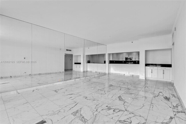 Building Photo - 151 Crandon Blvd