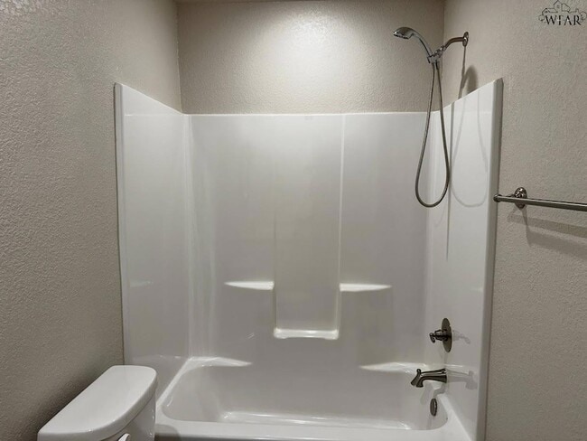 Building Photo - 301 Mariners Wy