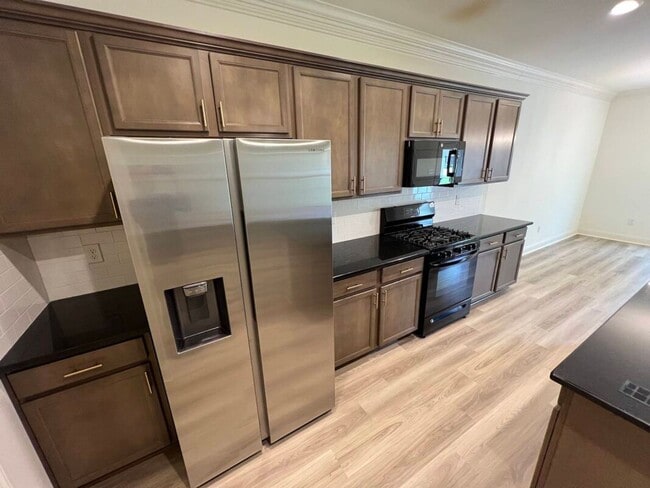 Building Photo - Trendy, 3 bedroom, 2 bath home in coveted Kenilworth Crossing Community near LSU