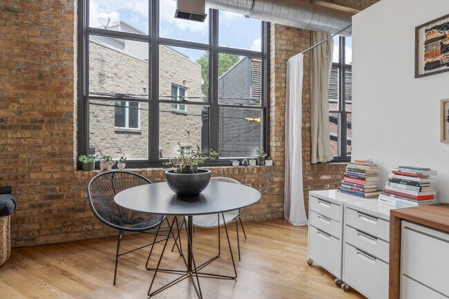 Building Photo - 2300 W Wabansia Ave