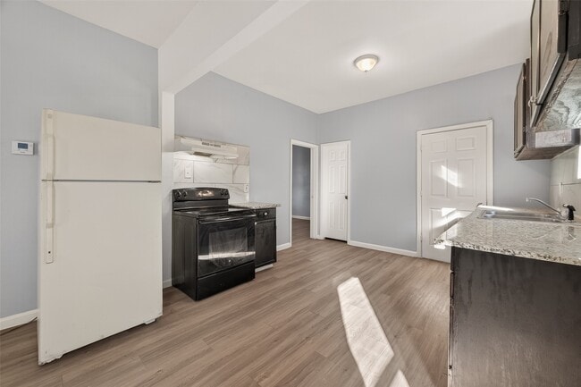 Building Photo - 8211 Parnell St