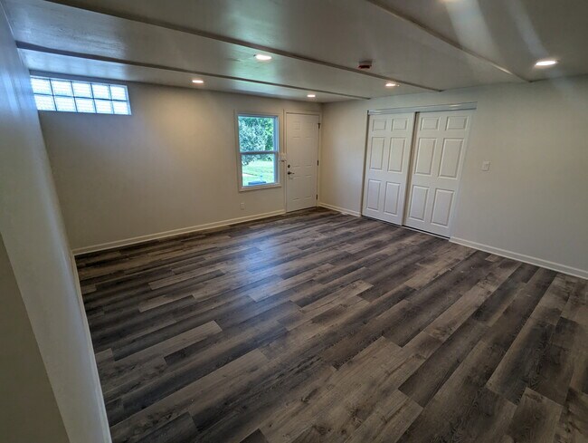 Primary Photo - 4014 S Beaumont Ave